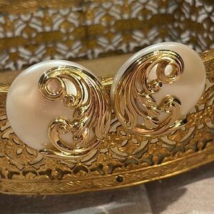 Vintage 80’s Gold and Cream Baroque Clip On Earrings